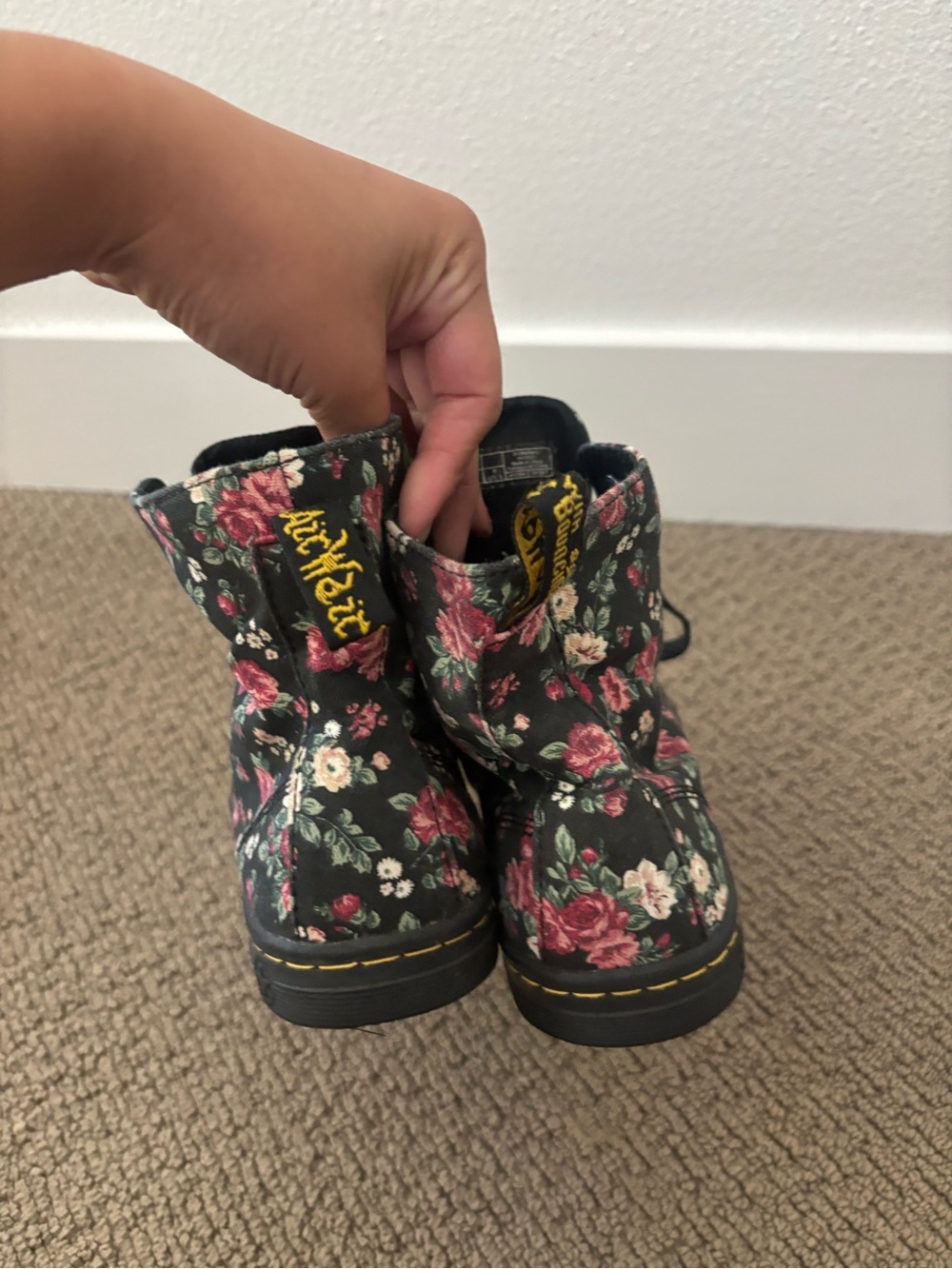 Dr. Martens Hackney 7-Eye Canvas Boot in Black Vintage Rose - Picture 4 of 7